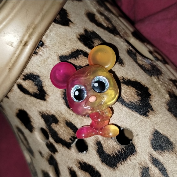 Disney Doorables Croc Charm Technicolor Mickey - Picture 1 of 4